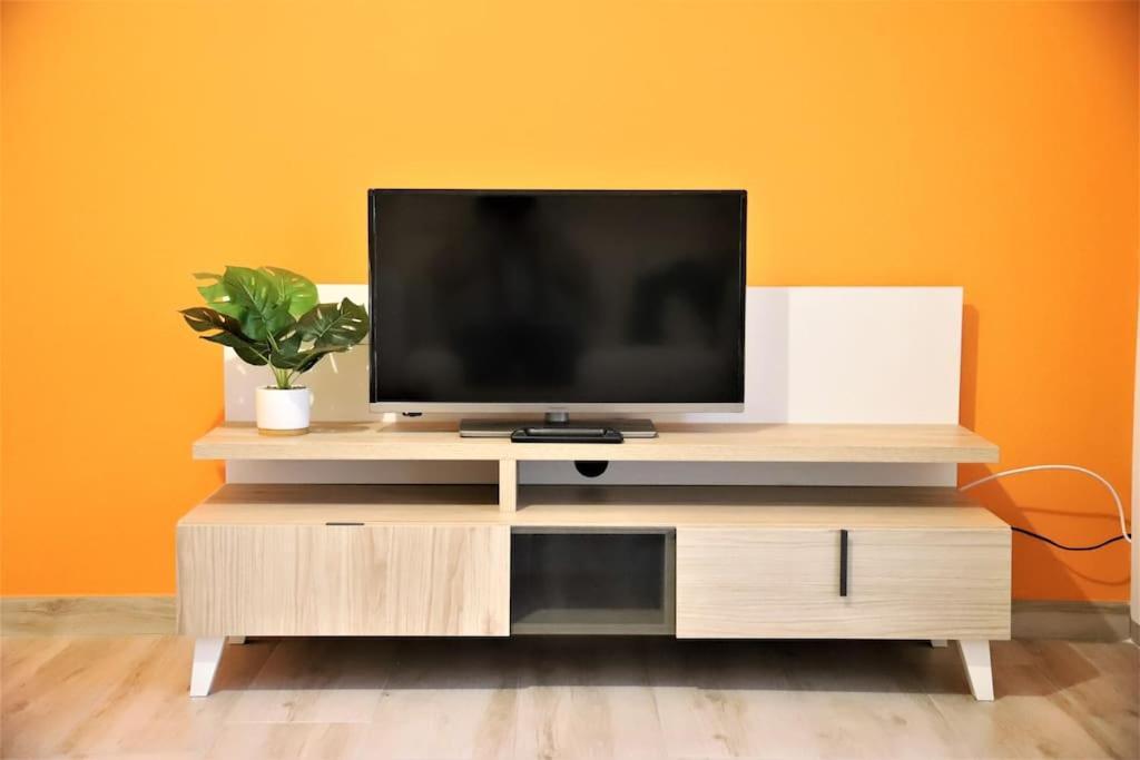 Orange Villa Plestan Luaran gambar
