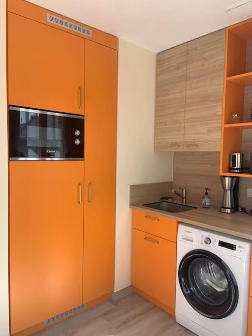 Orange Villa Plestan Luaran gambar