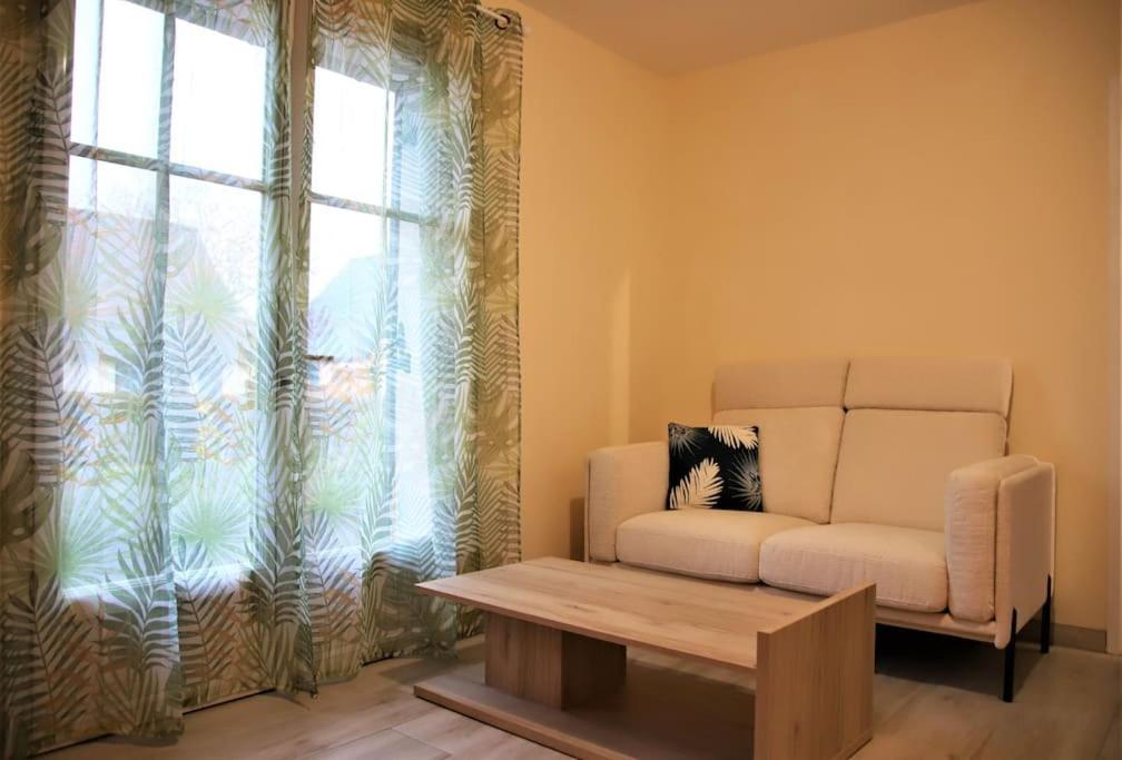 Orange Villa Plestan Luaran gambar