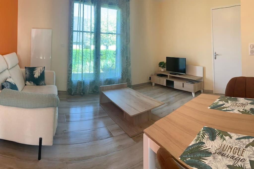Orange Villa Plestan Luaran gambar
